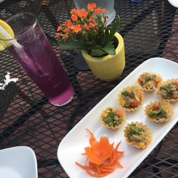 Senyai Thai Kitchen - Lemonade with the chicken appetizer pastry bowl thingies - Thai Near Me - Pittsburgh, Pennsylvania