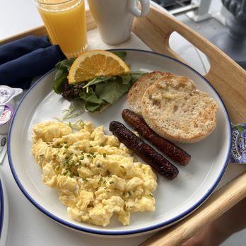 Harborage Inn on the Oceanfront - Breakfast - Bed & Breakfast Near Me - Boothbay Harbor, Maine