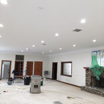Felipe Arce Construction - Final product with ceilings, walls and trim paint install - General Contractors Near Me