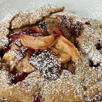 PLAYTE Kitchen - Apple, strawberry, fig galette - Cooking Classes Near Me - Napa, California