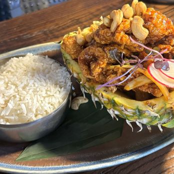 26 Thai Kitchen & Bar - Perimeter - Pineapple Boat * - Thai Near Me - Dunwoody, Georgia 26 Thai Kitchen & Bar - Perimeter - Pineapple Boat * - Thai Near Me - Dunwoody, Georgia