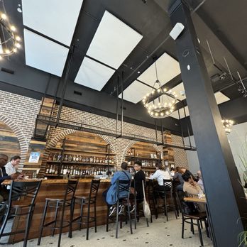 Lillie Pearl - Bar area - Southern Near Me - Richmond, Virginia