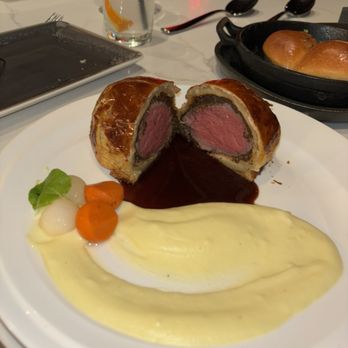 Ramsay's Kitchen at The Silver Legacy - The iconic beef Wellington - American Near Me - Reno, Nevada Ramsay's Kitchen at The Silver Legacy - The iconic beef Wellington - American Near Me - Reno, Nevada