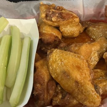 Buffalo Chips Restaurant - Mild 10 Wings - American Near Me - Bonita Springs, Florida Buffalo Chips Restaurant - Mild 10 Wings - American Near Me - Bonita Springs, Florida