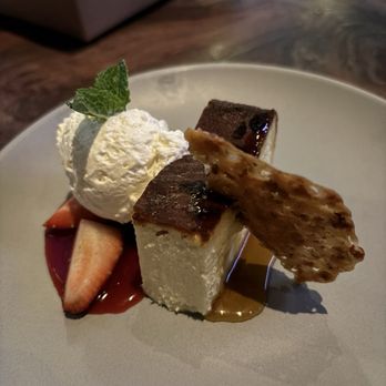 Earls Kitchen + Bar - NYC Cheesecake - New American Near Me - Bellevue, Washington