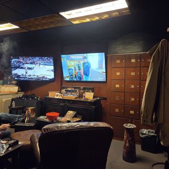 Broadway Cigar - Lockers and places to sit.  TV's too! - Tobacco Shops Near Me - Lake Oswego, Oregon