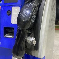 Lake Forest Mobil - 9:55 PM pumps with Padlocks