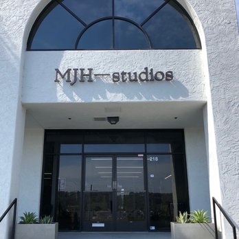 MJH Studios - MJH Studios includes a private patio. - Women's Clothing Near Me - Del Mar, California MJH Studios - MJH Studios includes a private patio. - Women's Clothing Near Me - Del Mar, California