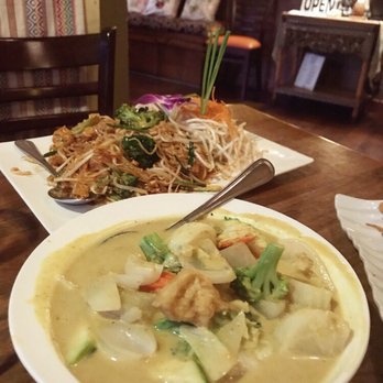 Sukho Thai - Pad Thai and Yellow Curry with Tofu - Thai Near Me - Oakland, California Sukho Thai - Pad Thai and Yellow Curry with Tofu - Thai Near Me - Oakland, California