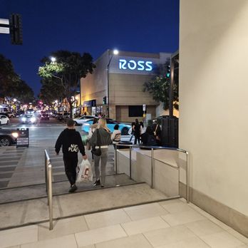 Ross Dress for Less - Ross building - Department Stores Near Me - Burbank, California Ross Dress for Less - Ross building - Department Stores Near Me - Burbank, California