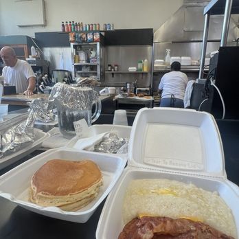 Moon's Sandwich Shop - 3 pancake, grits, bacon, and eggs - Sandwiches Near Me - Chicago, Illinois