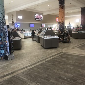 EddieWorld - Inside store - Service Stations Near Me - Yermo, California
