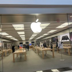 Apple Store - King of Prussia - Store room.