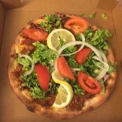 Restaurant Centrale - Pizza nach türkischer Art - ungewöhnlich aber richtig lecker! Eines meiner neuen Lieblingsgerichte hier!