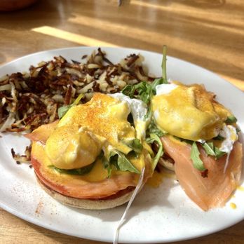 Meli Cafe - Smoked Salmon Benedict - Breakfast & Brunch Near Me - Chicago, Illinois