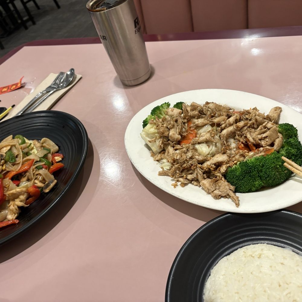 Curry Leaf - Look at the few pieces of chicken for $20 plate - Thai Near Me - Eureka, California