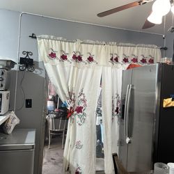 Curacao - It looks so bad, normally the line goes on the bottom NOT ON THE CEILING. Omg