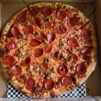 Mona Lisas Ristorante - Mona Lisa pepperoni and sausage pizza - Italian Near Me - Syracuse, New York