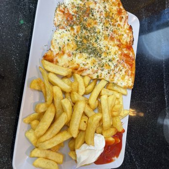 Rami 5 - Die großen Pommes sind sehr gut. Nicht leer, trocken und hart, sondern mit Biss und innen noch weiche Kartoffel. - Pizza Near Me - Bamberg, BY