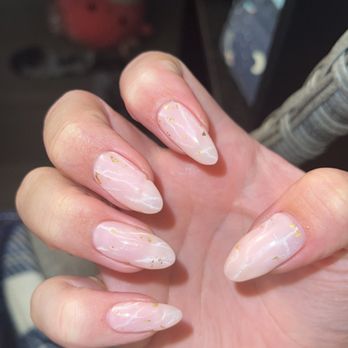 Giving daisies - So many nails! - Nail Technicians Near Me - Scottsdale, Arizona