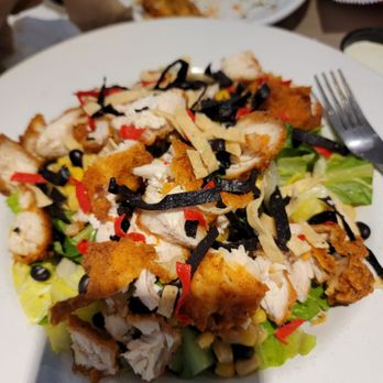 Pluckers Wing Bar - Grapevine - Honey BBQ chicken salad - Chicken Wings Near Me - Grapevine, Texas Pluckers Wing Bar - Grapevine - Honey BBQ chicken salad - Chicken Wings Near Me - Grapevine, Texas