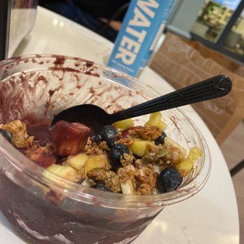 Carrot Express - Açaí bowl and water - Salad Near Me - Miami, Florida Carrot Express - Açaí bowl and water - Salad Near Me - Miami, Florida