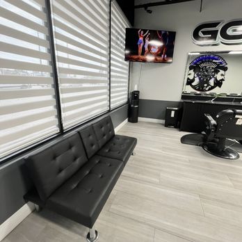 Moe Barber - Waiting area next to entrance - Barbers Near Me - Fort Lauderdale, Florida Moe Barber - Waiting area next to entrance - Barbers Near Me - Fort Lauderdale, Florida