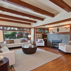 Realty Advocates - Picture perfect living room