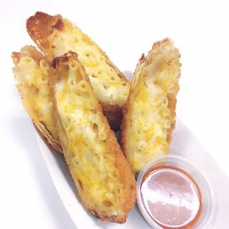 Mac and Cheese Egg Rolls