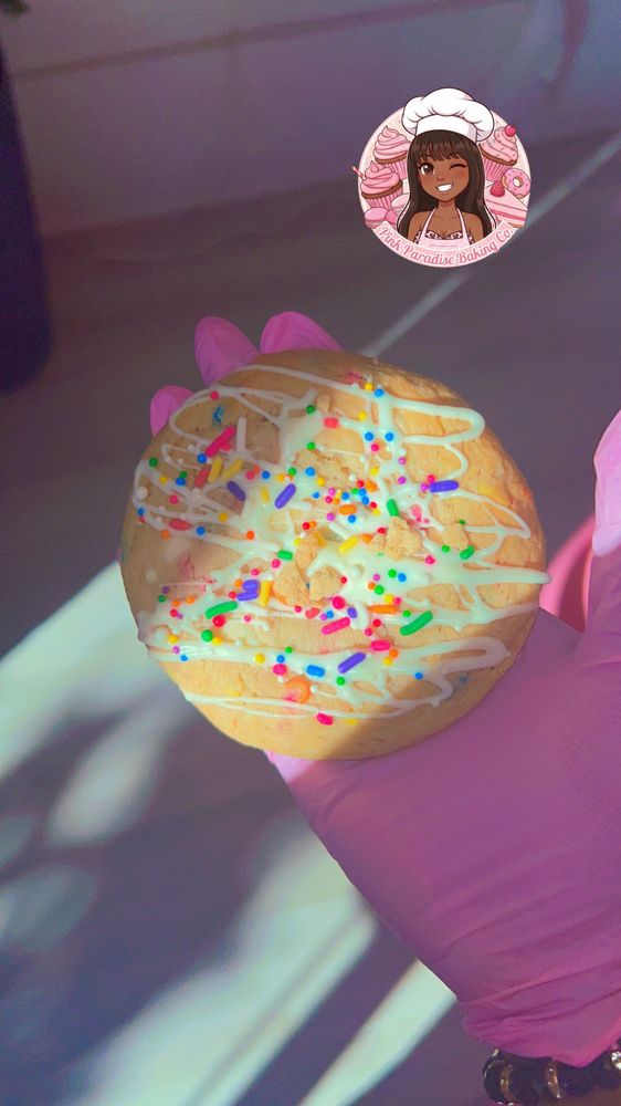 Pink Paradise Baking Logo