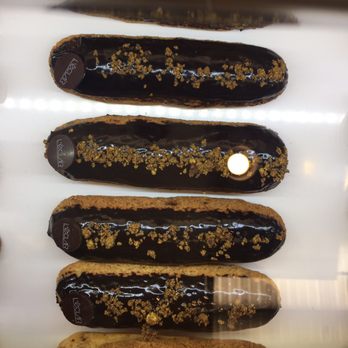 Mercado da Ribeira - Chocolate eclair - Public Markets Near Me - Lisbon, 11 Mercado da Ribeira - Chocolate eclair - Public Markets Near Me - Lisbon, 11
