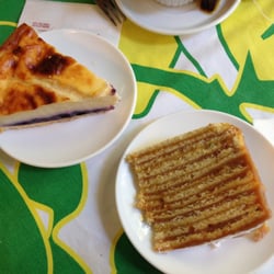 Pastelería Melinka - Kuchen de queso y arándanos, torta panqueque manjar naranja.
