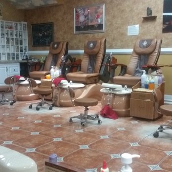Beellagio Nail Bar - Nail Salons Near Me - Flowery Branch, Georgia