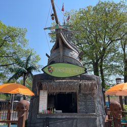 Tasty Hut - Sidewalk view