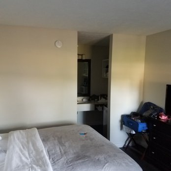 Brio Beach Inn - Inside - Hotels Near Me - Traverse City, Michigan