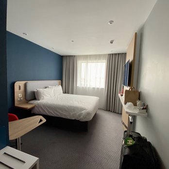 Holiday Inn Express - Room - Hotels Near Me - Longford, XGL