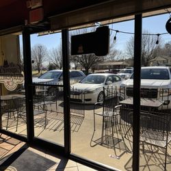 Lil Capone's Italian Bar & Grill - Patio area out front