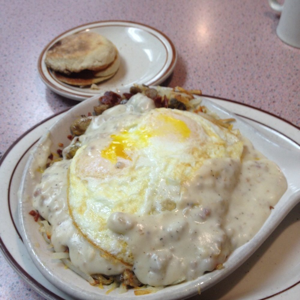 Kozy Nook - Deluxe skillet, I added sausage gravy to it... - American Near Me - Harvard, Illinois