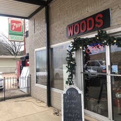 Woods Grocery - Cool local place with excellent food and service.
