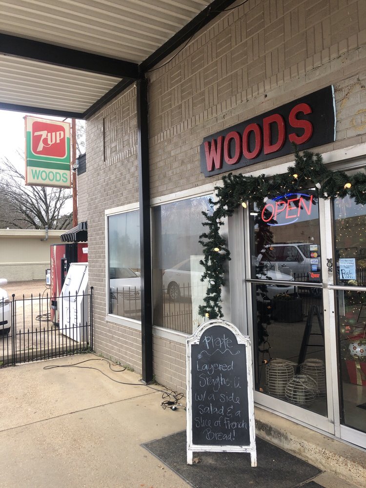 Woods Grocery Logo
