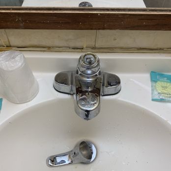 Hilltop Inn - Bathroom sink handle falls off the faucet - Hotels Near Me - North Smithfield, Rhode Island