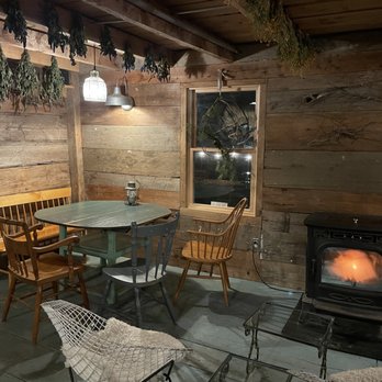Odd Alewives - The bar/restaurant - Pizza Near Me - Waldoboro, Maine