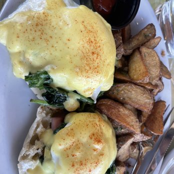 7th & Carson - Eggs Benedict - New American Near Me - Las Vegas, Nevada