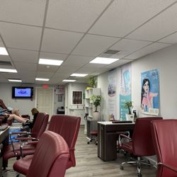 MT Nails & Spa - Inside