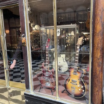 Galerie Casanova - Outside - Guitar Stores Near Me - Paris