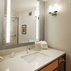 Guest room bath