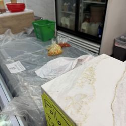 Mi Carbonero - Salsa next to dirty water with dirty rags inside