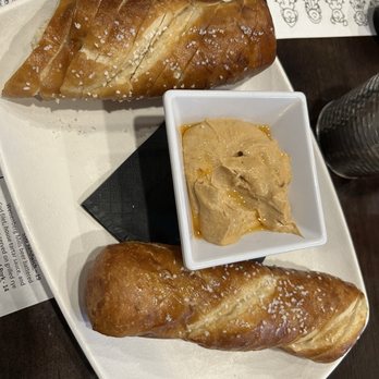 80/20 @ Kaelin's - Beer Cheese and pretzel baguette - Burgers Near Me - Louisville, Kentucky