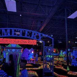 Monster Mini Golf Katy - Monster mini golf entrance