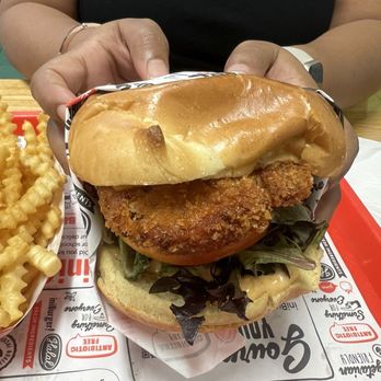 iniBurger - B'igi CRISPY CHICKEN - Burgers Near Me - Fremont, California